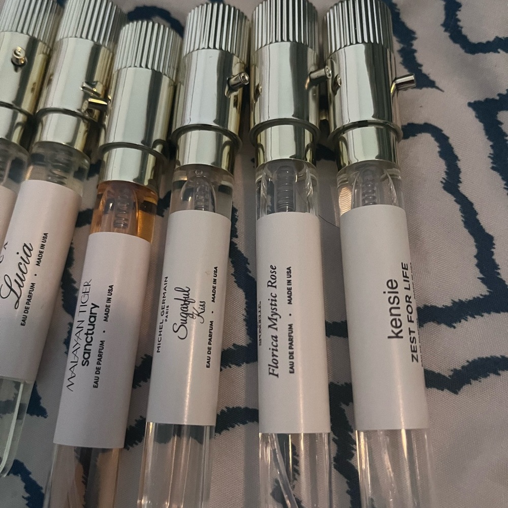 Perfumes 15.00 or 4 for 30 - Picture 4 of 5